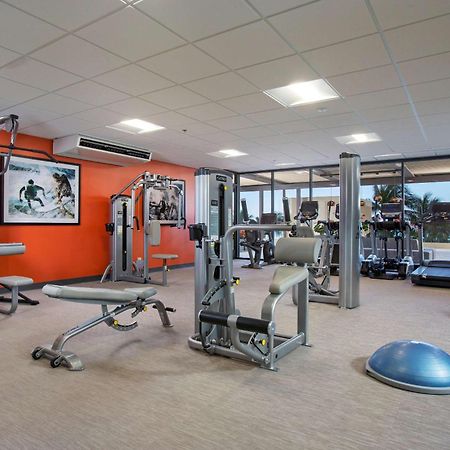 הונולולו Aston Waikiki Beach Tower מראה חיצוני תמונה A gym at a hotel