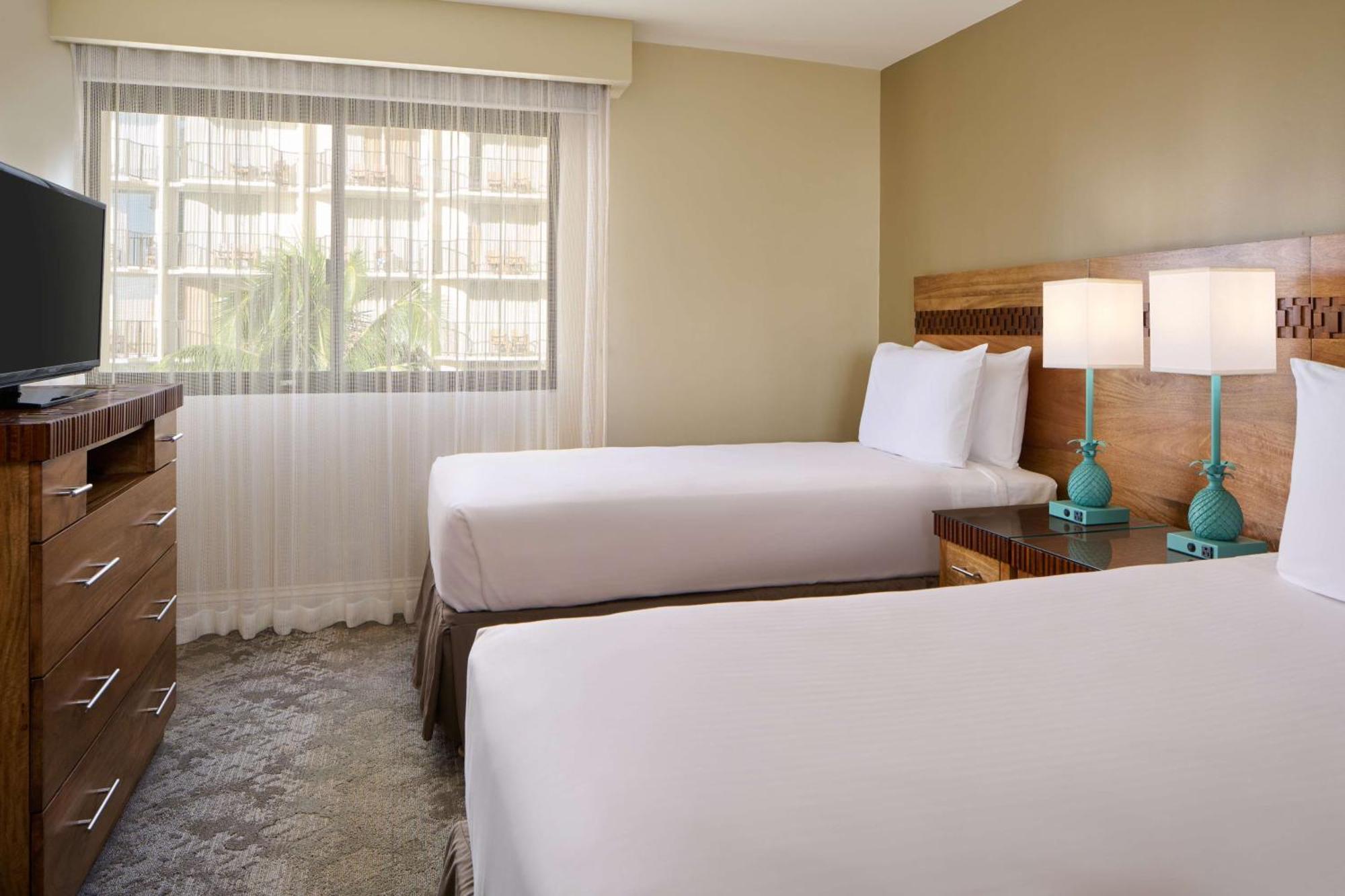 הונולולו Aston Waikiki Beach Tower מראה חיצוני תמונה A bedroom at the Hilton Las Vegas