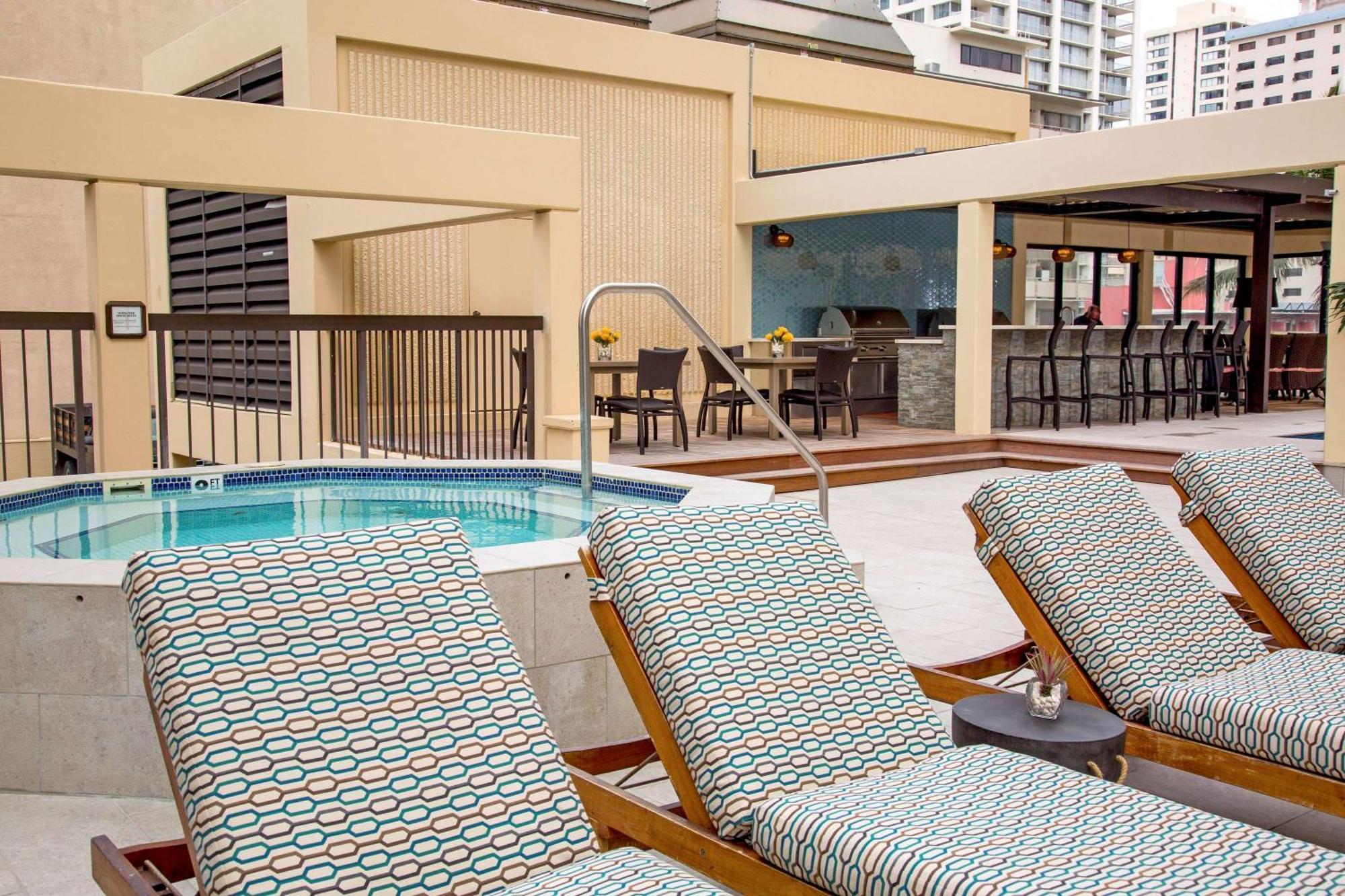 הונולולו Aston Waikiki Beach Tower מראה חיצוני תמונה The rooftop pool at the Hilton San Francisco
