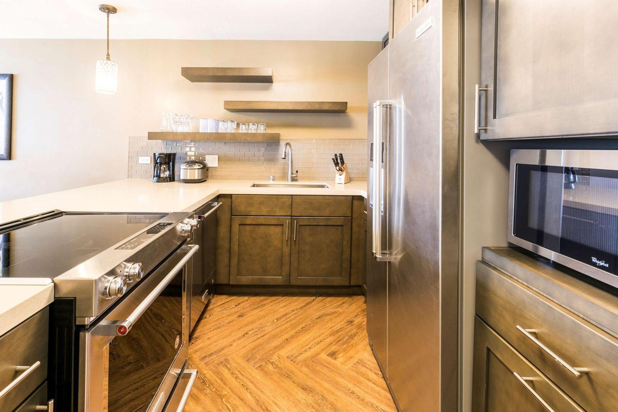 הונולולו Aston Waikiki Beach Tower מראה חיצוני תמונה A kitchen at The Standard East Village
