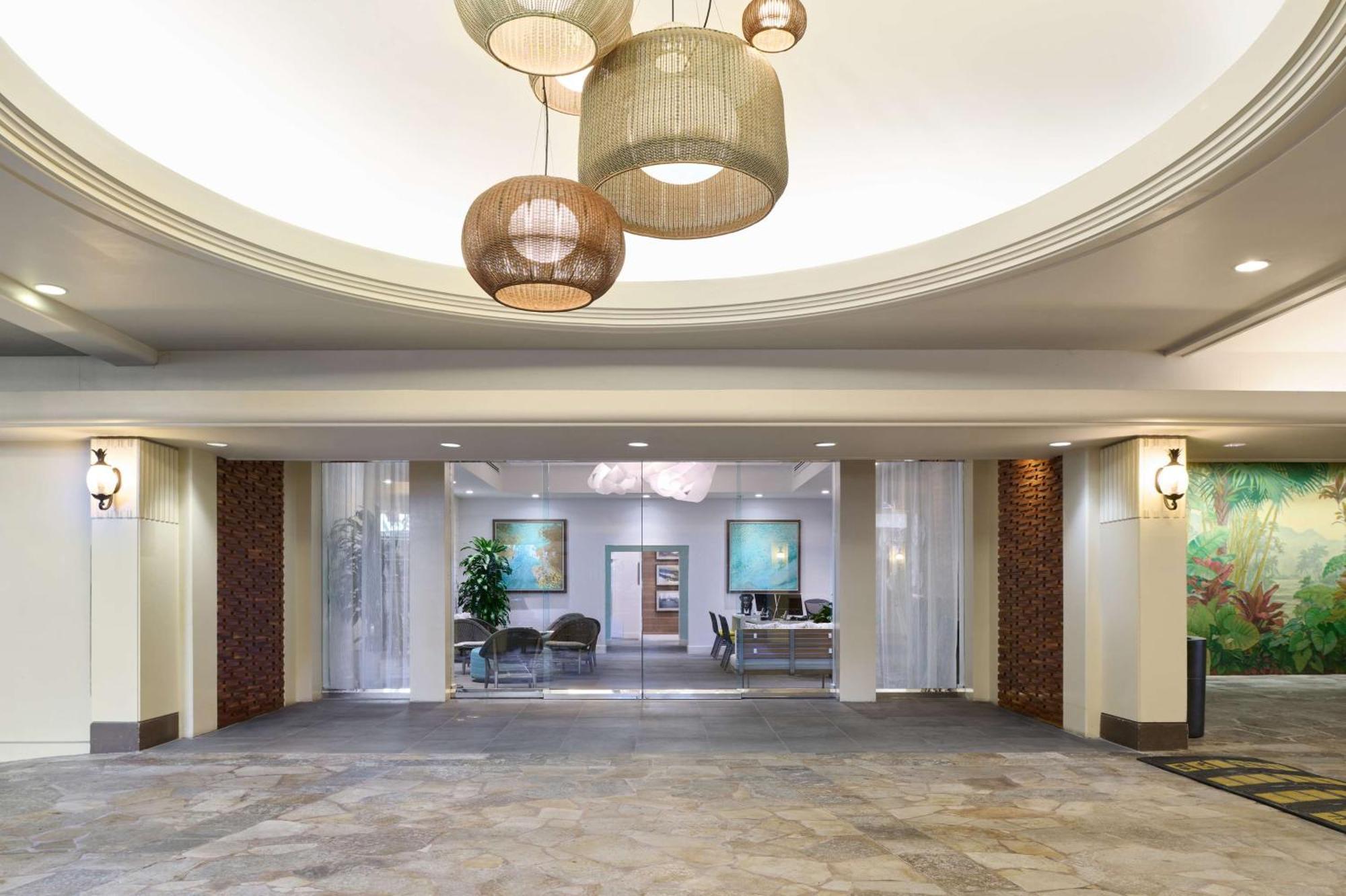 הונולולו Aston Waikiki Beach Tower מראה חיצוני תמונה The lobby of the hotel