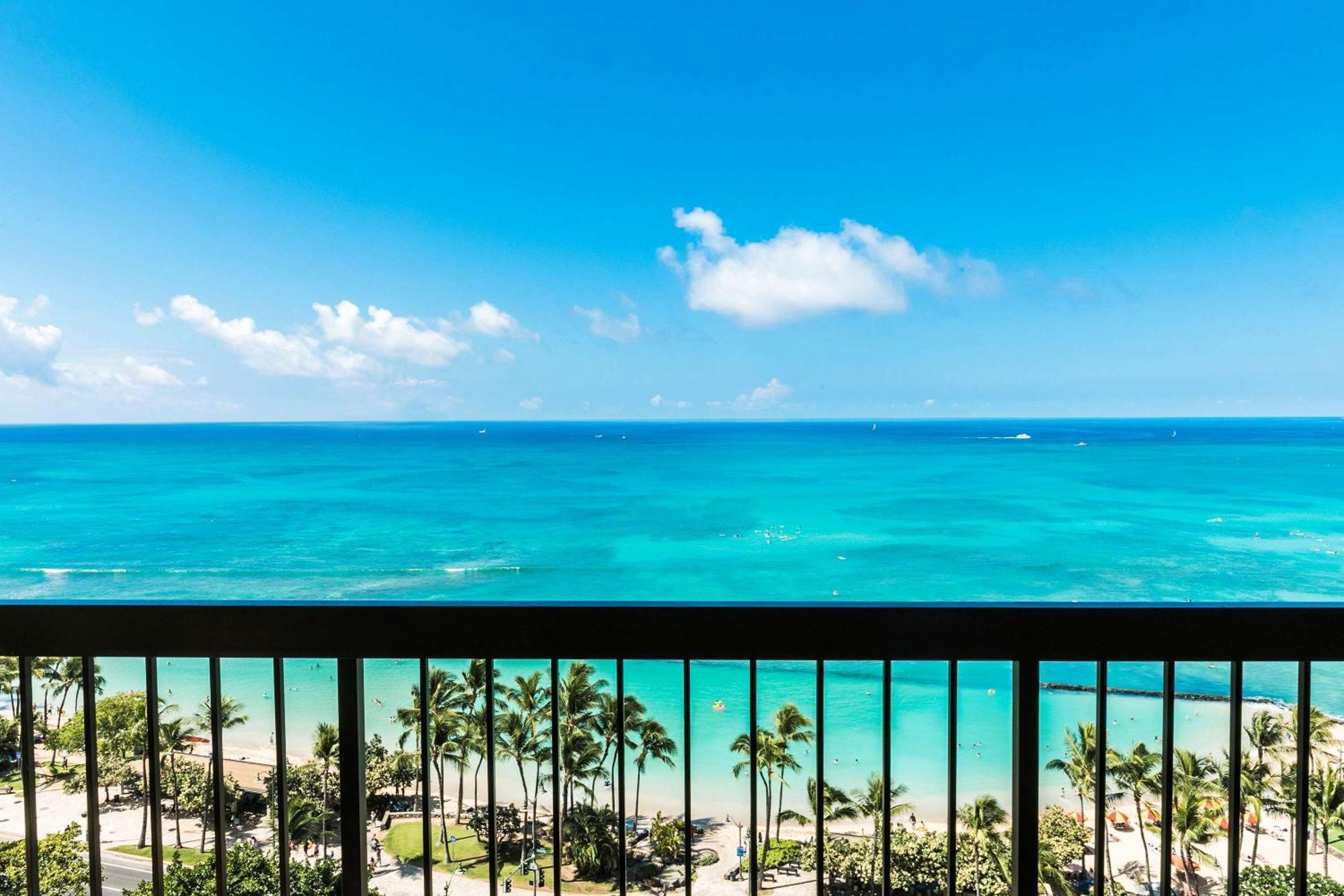 הונולולו Aston Waikiki Beach Tower מראה חיצוני תמונה View of the Atlantic Ocean from the 18th floor of the Trump Ocean Club International Hotel and Tower