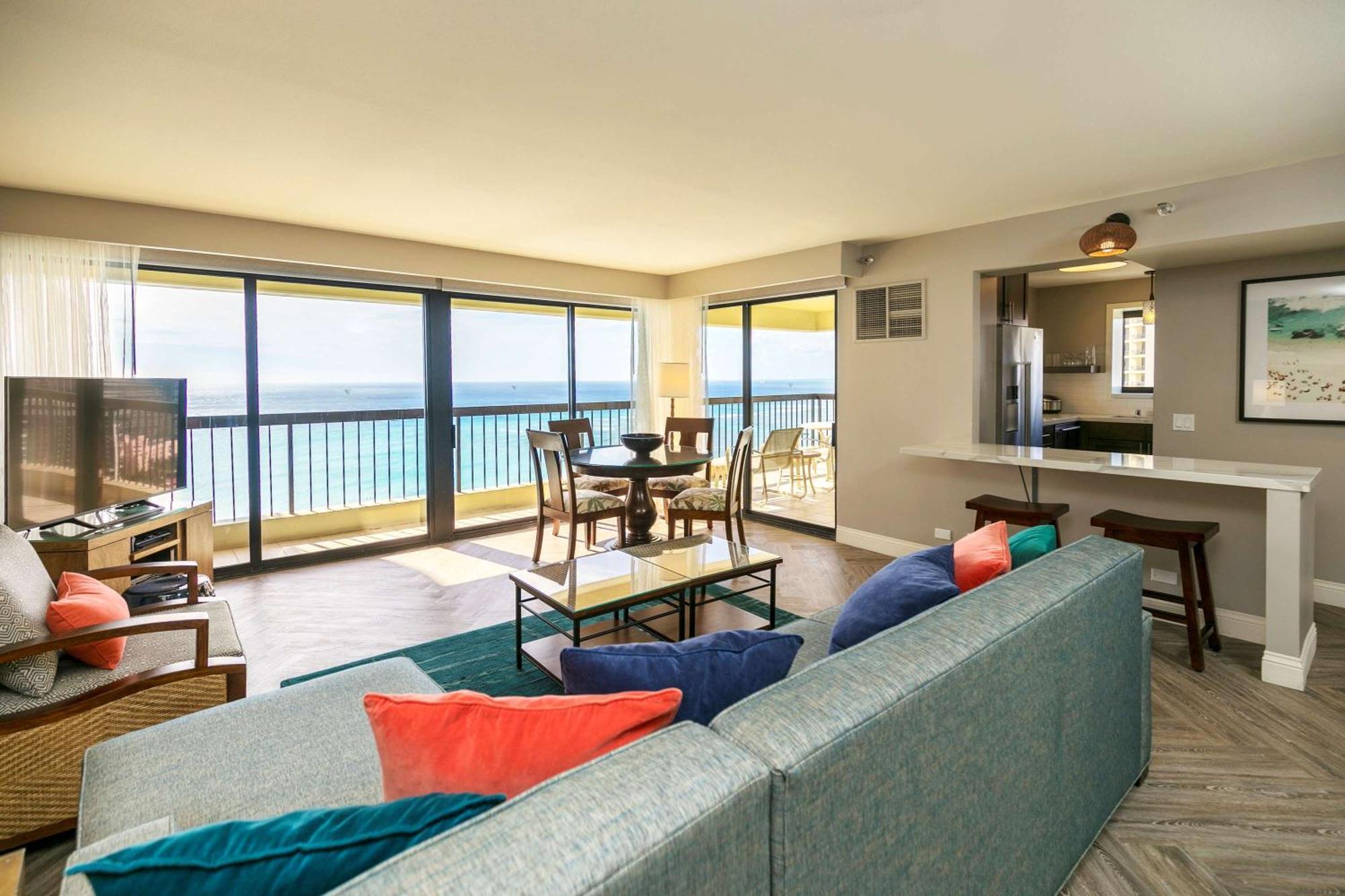 הונולולו Aston Waikiki Beach Tower מראה חיצוני תמונה A living room at the Hilton San Diego Bayfront