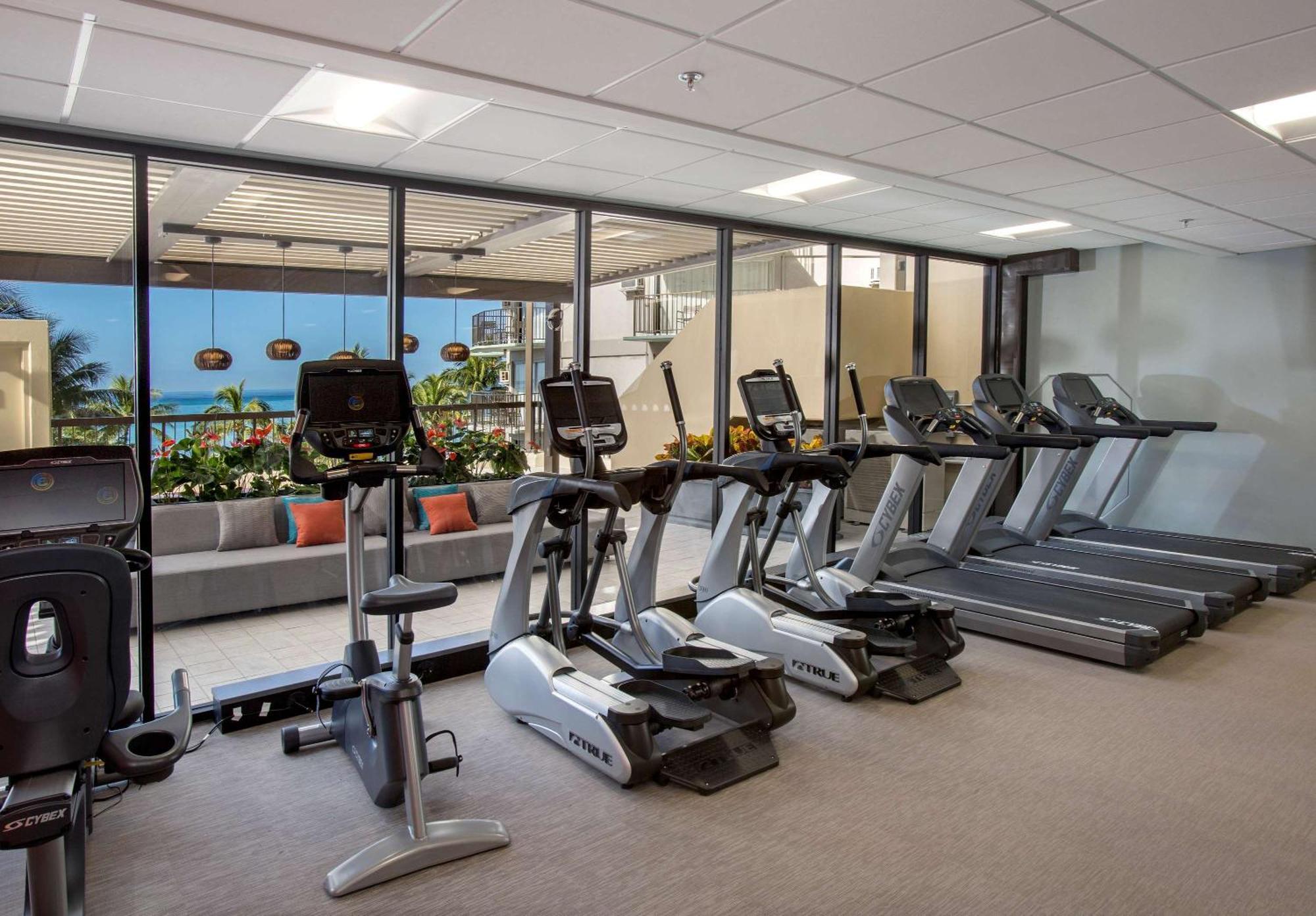 הונולולו Aston Waikiki Beach Tower מראה חיצוני תמונה The gym at the Four Seasons Hotel, Honolulu