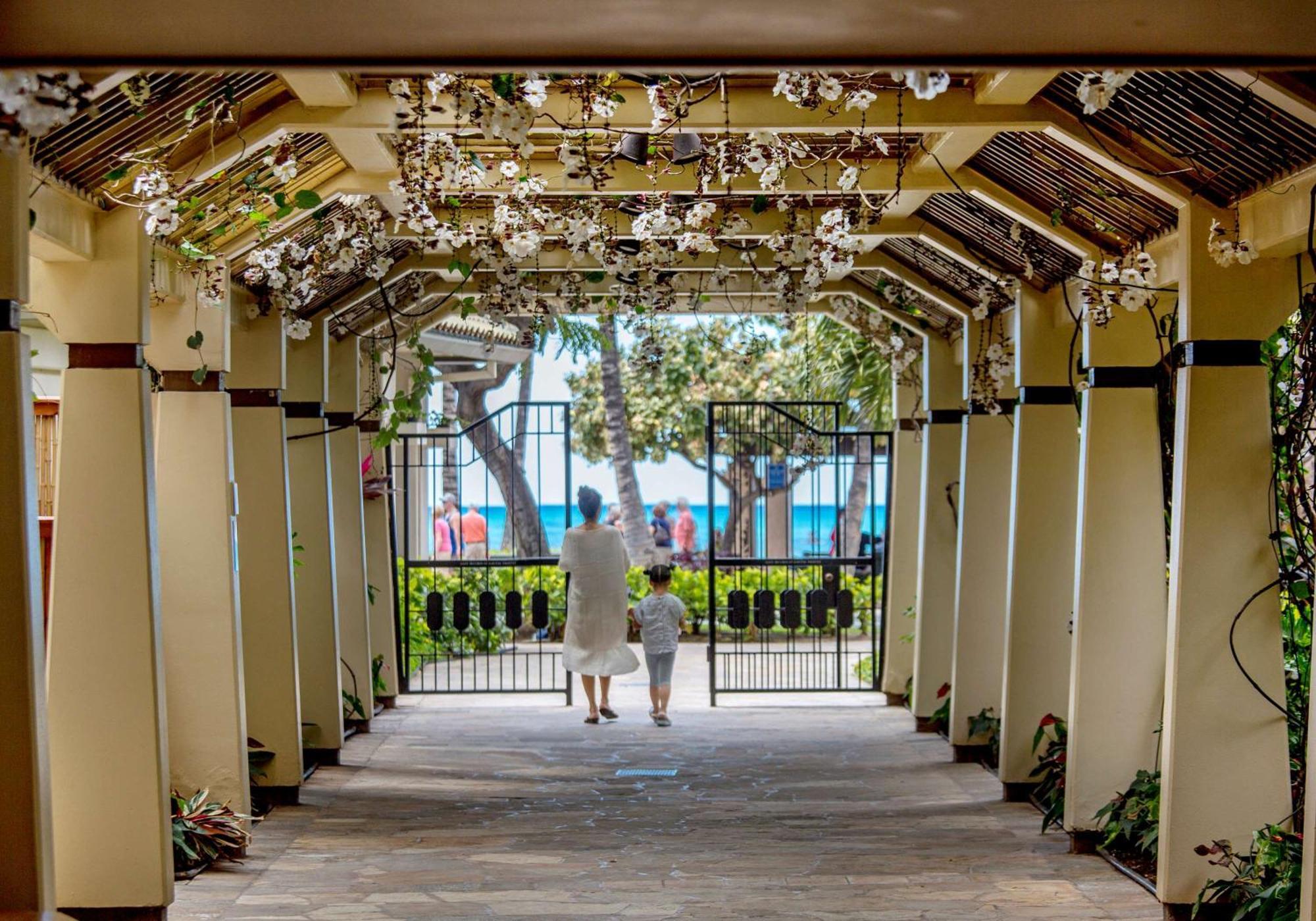 הונולולו Aston Waikiki Beach Tower מראה חיצוני תמונה The entrance to the Moana Surfrider