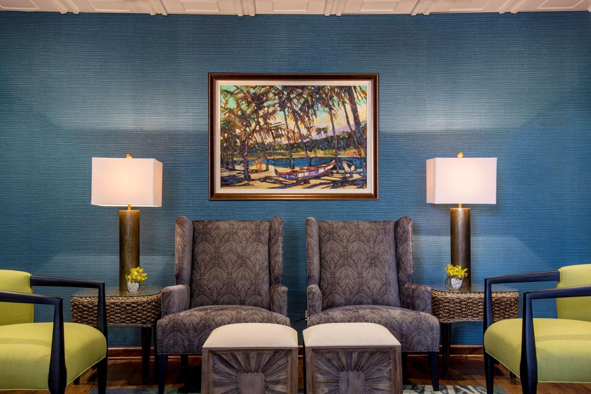 הונולולו Aston Waikiki Beach Tower מראה חיצוני תמונה The interior of the lobby at the Inn at Palmetto Cove