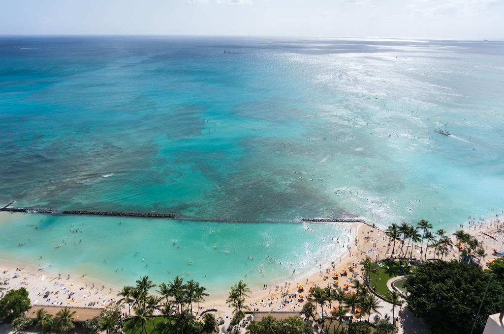הונולולו Aston Waikiki Beach Tower מראה חיצוני תמונה View of the beach at the Royal Hawaiian Hotel